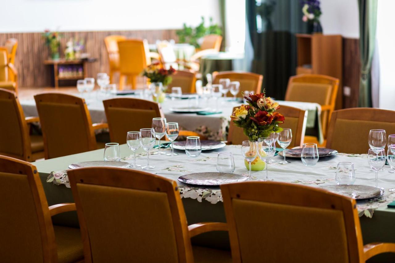 Royal Inn Busteni-Adults Only מראה חיצוני תמונה