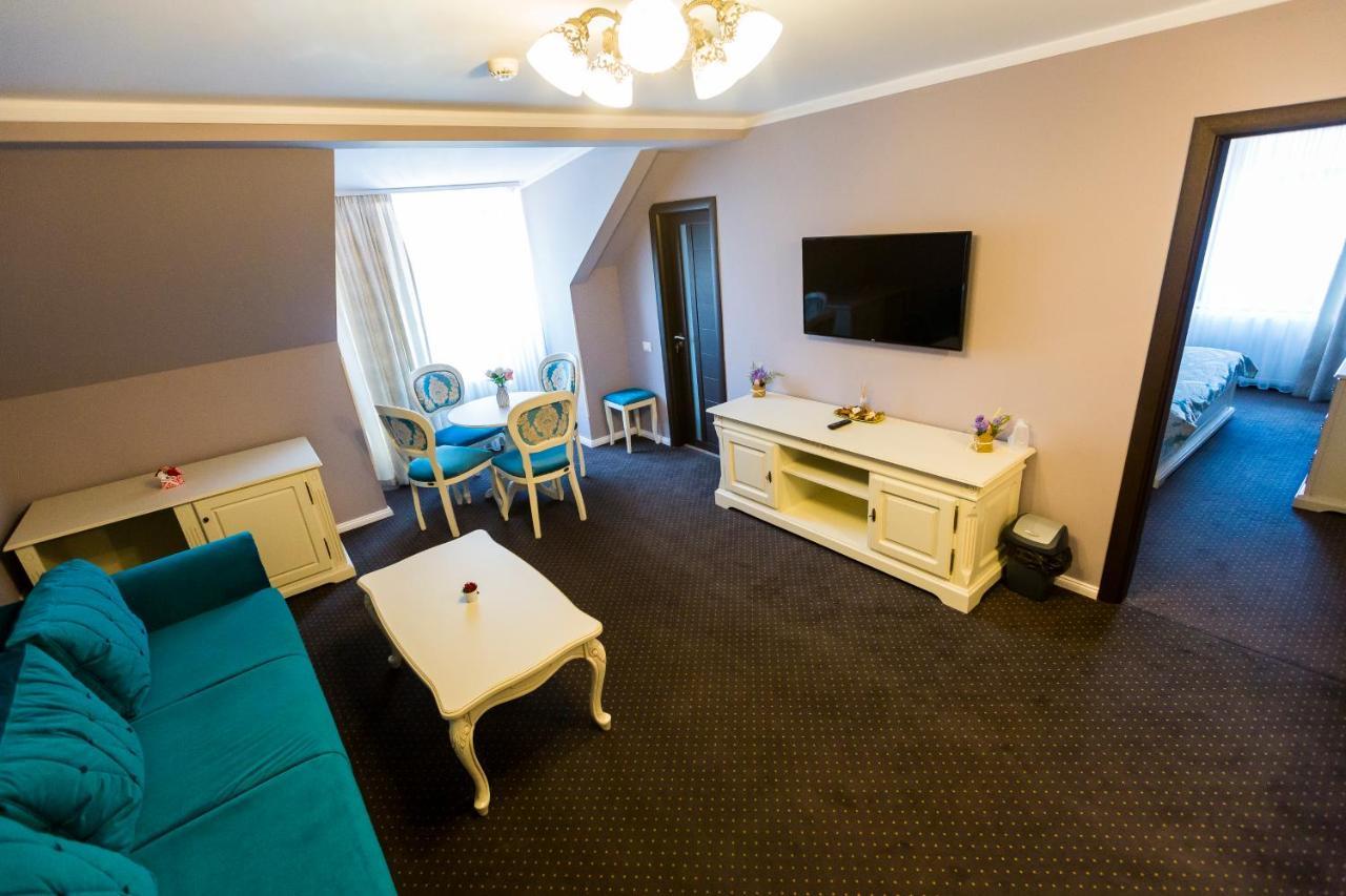 Royal Inn Busteni-Adults Only מראה חיצוני תמונה