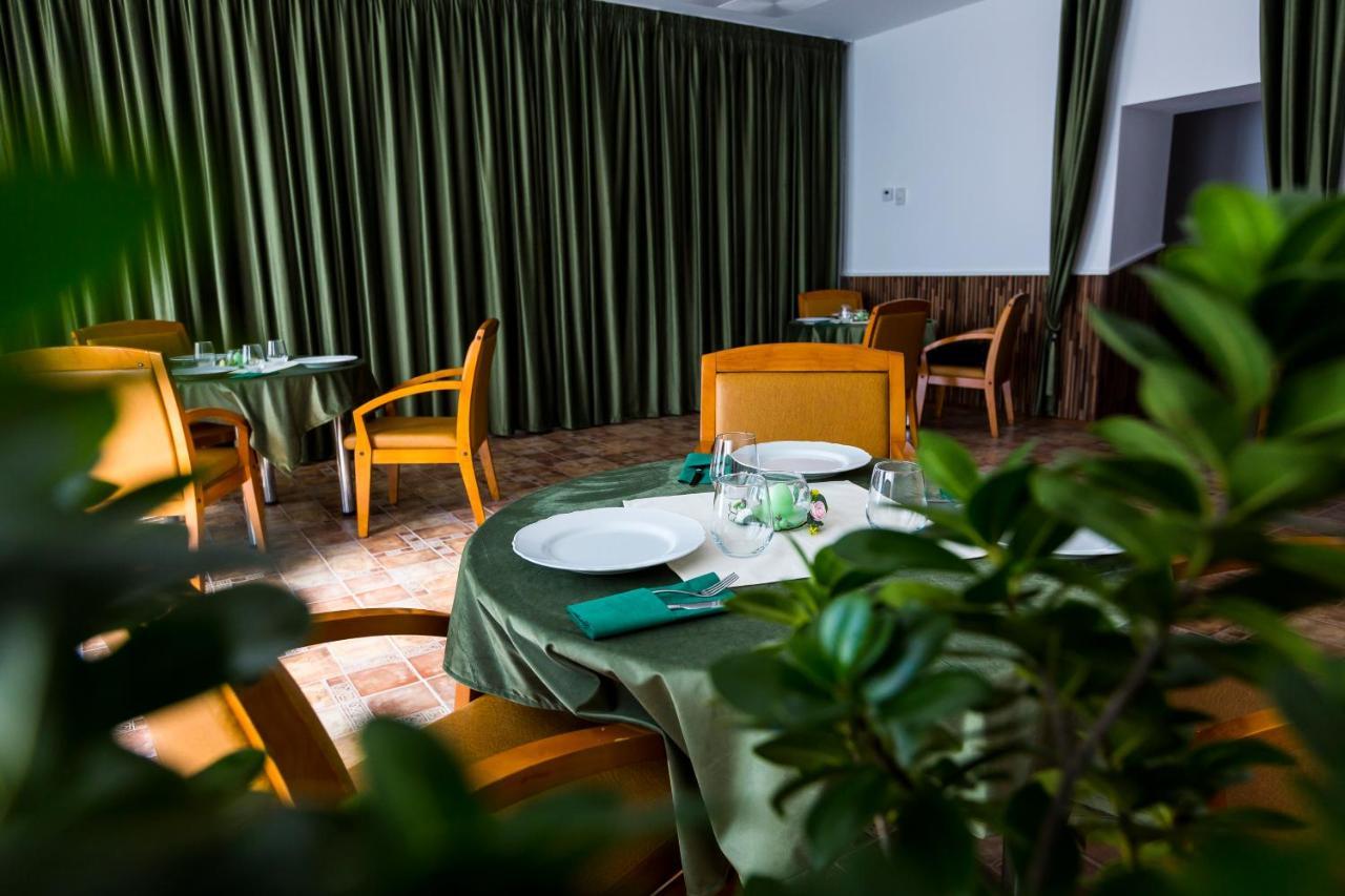Royal Inn Busteni-Adults Only מראה חיצוני תמונה