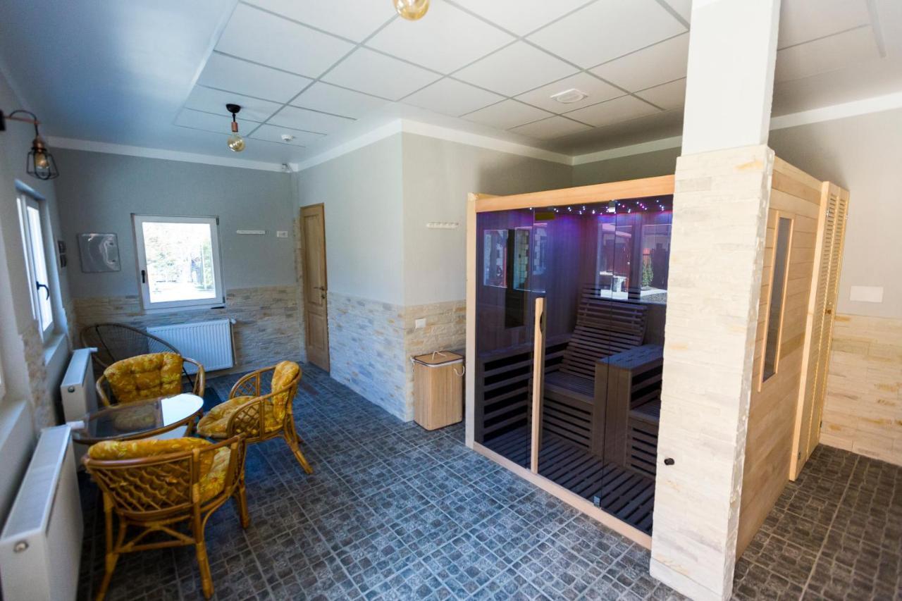 Royal Inn Busteni-Adults Only מראה חיצוני תמונה