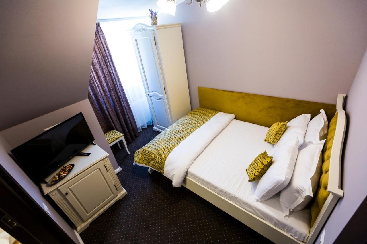 Royal Inn Busteni-Adults Only מראה חיצוני תמונה