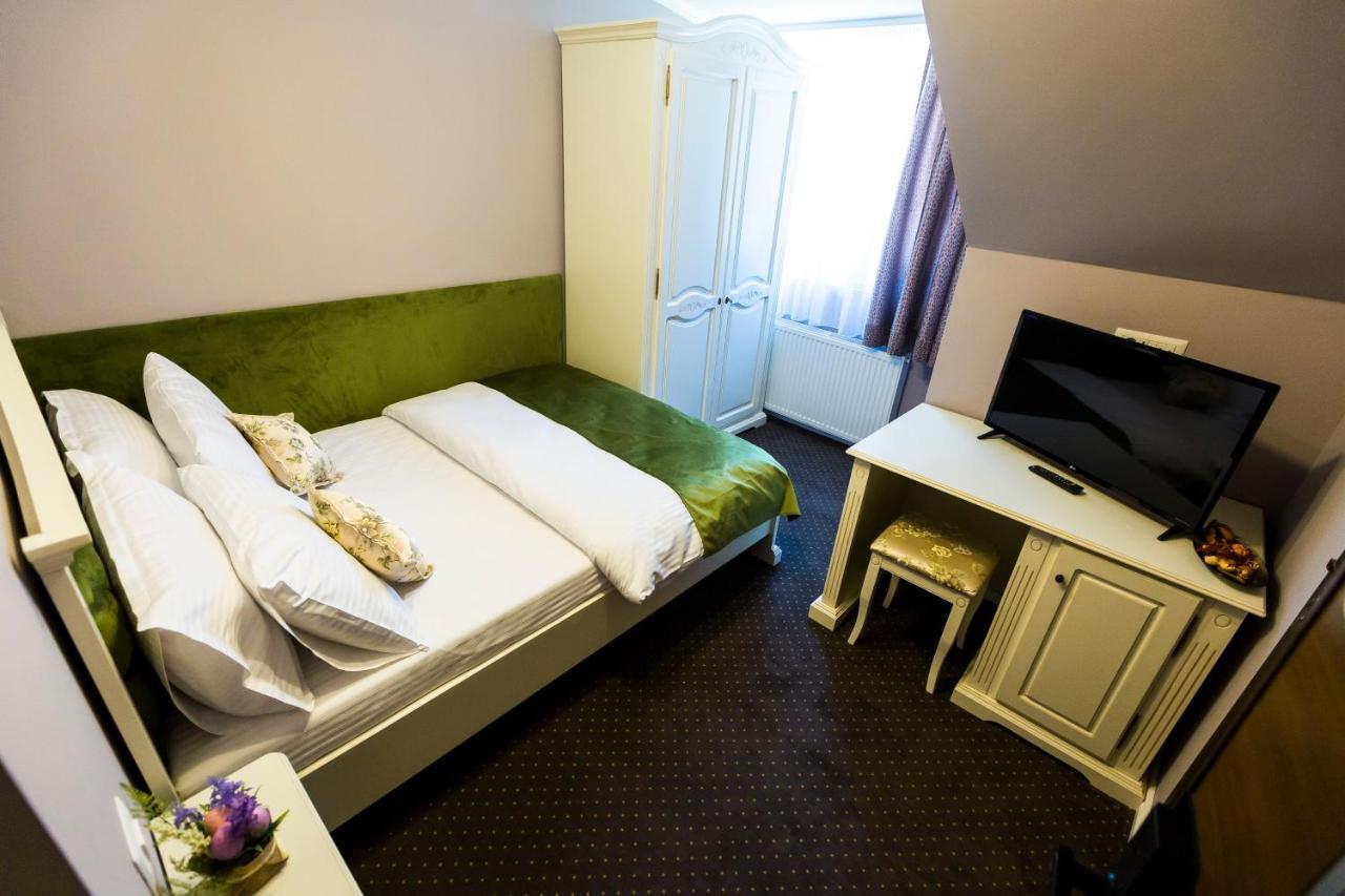 Royal Inn Busteni-Adults Only מראה חיצוני תמונה
