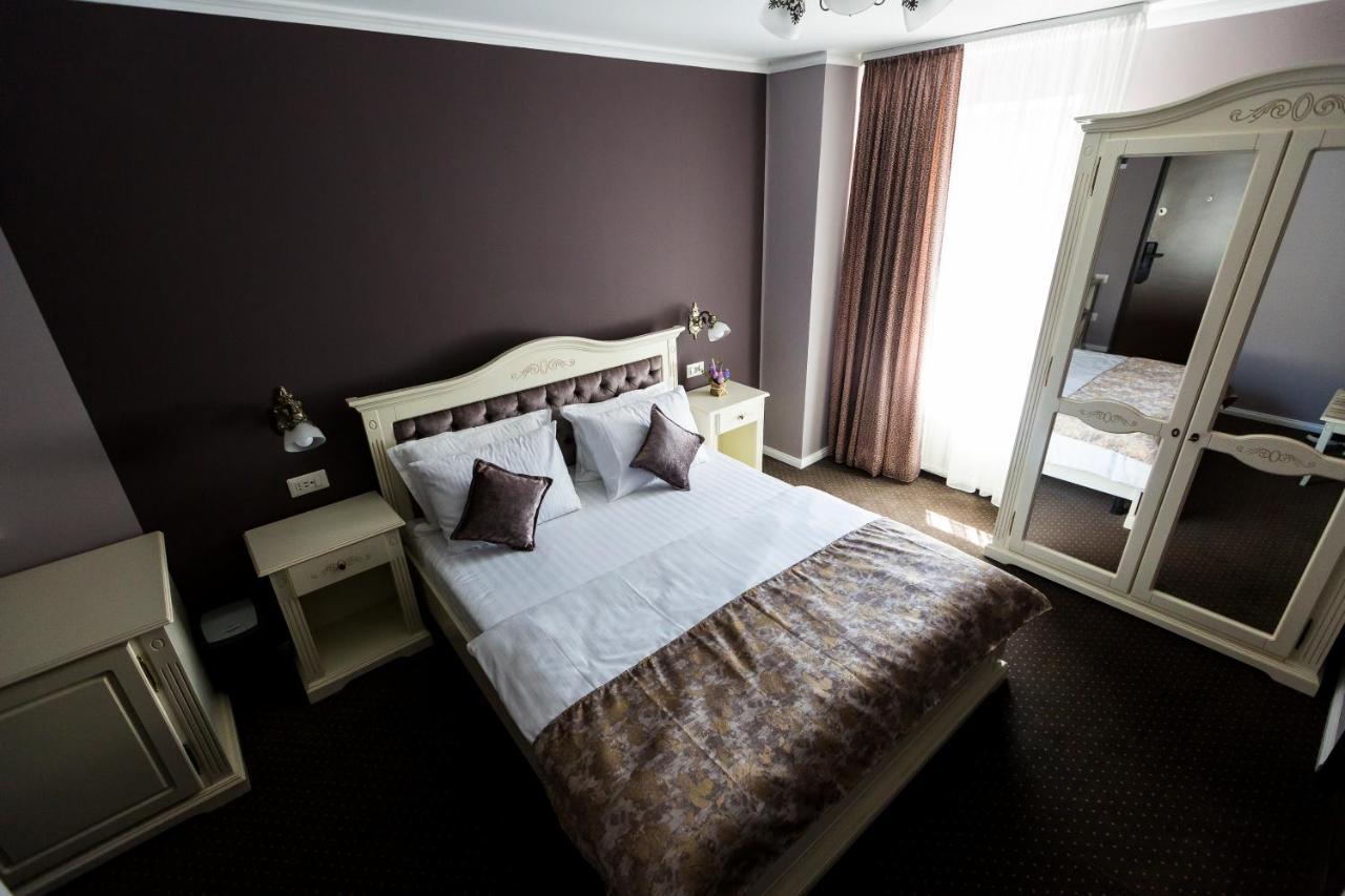 Royal Inn Busteni-Adults Only מראה חיצוני תמונה