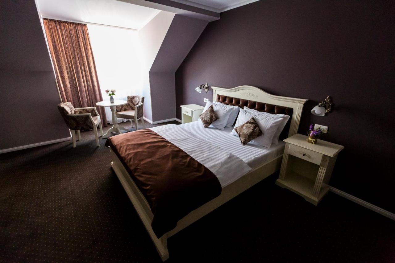 Royal Inn Busteni-Adults Only מראה חיצוני תמונה
