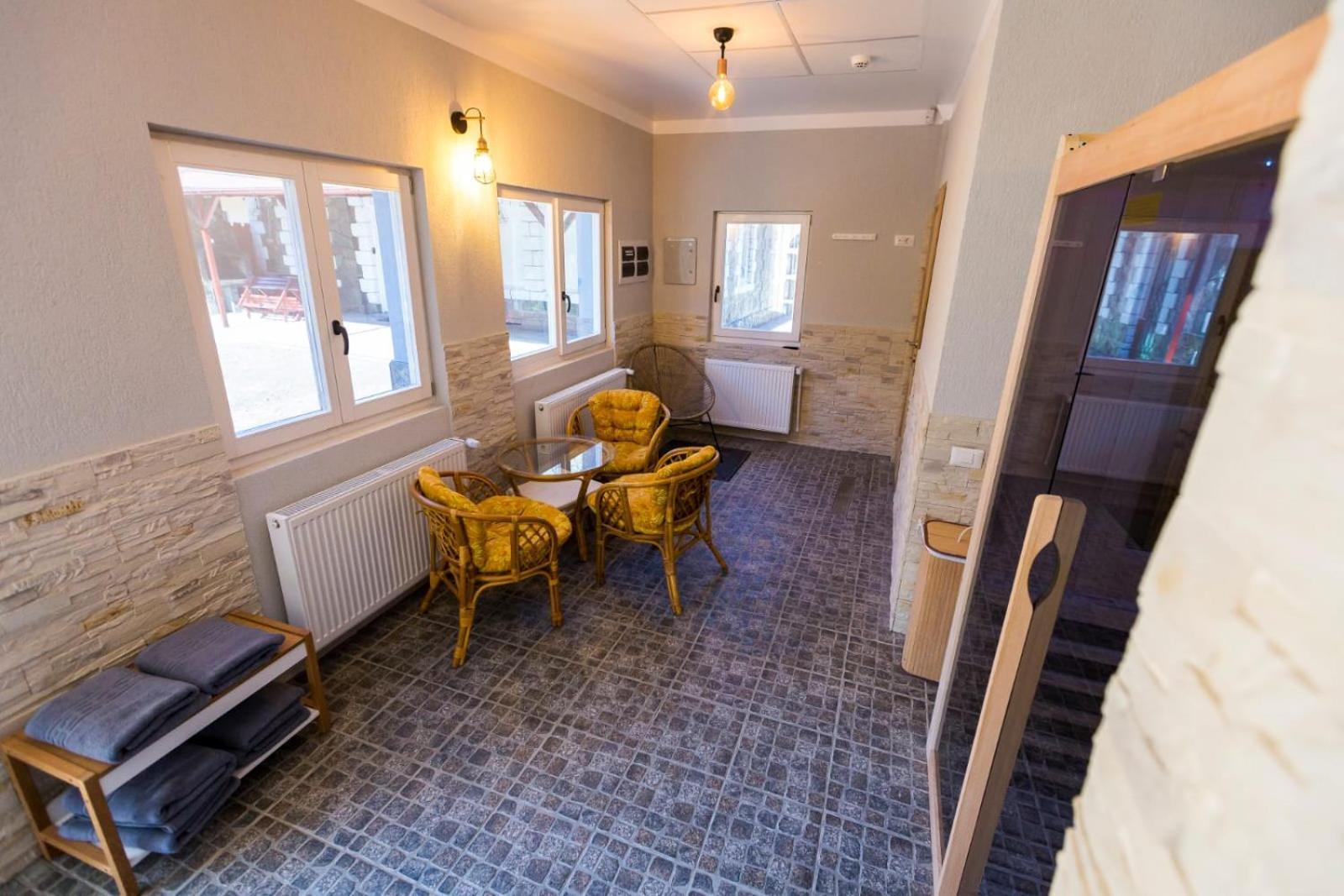 Royal Inn Busteni-Adults Only מראה חיצוני תמונה