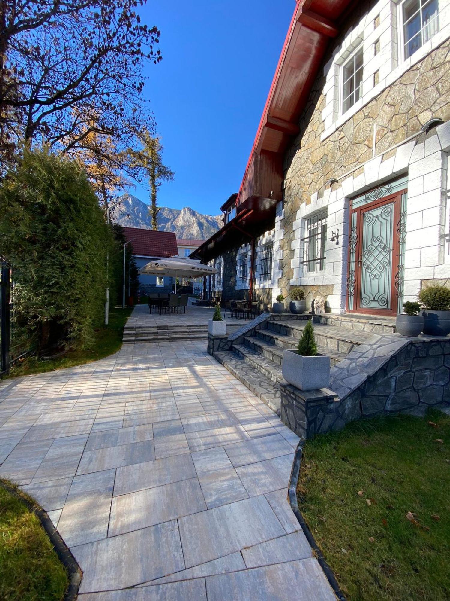 Royal Inn Busteni-Adults Only מראה חיצוני תמונה